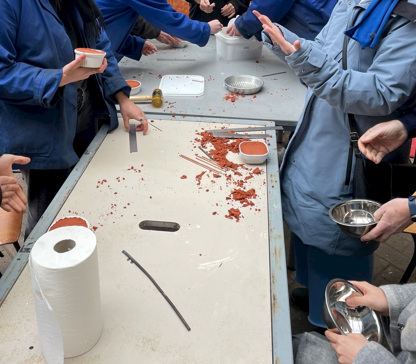 curious hands. space + sound in learning making Workshops. Screaming Tin. Marcel van Kan. Photo Marcel van Kan.