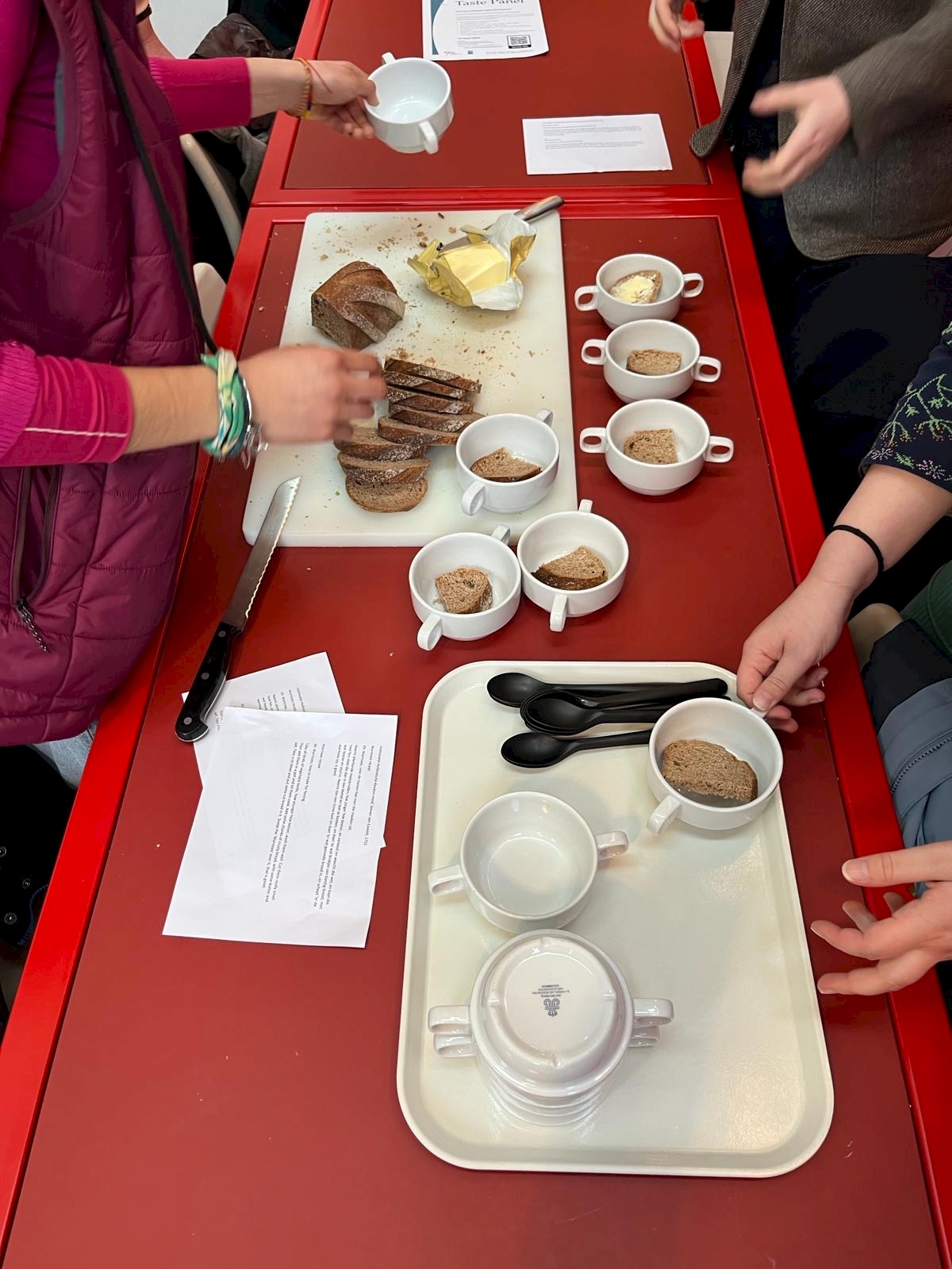 curious hands. space + sound in learning making Workshop. How to make warmoes. Marieke Hendriksen, Vera Eising & Vanessa Bakhuizen-van ‘t Hoogt. Photo: Imka Buurke.
