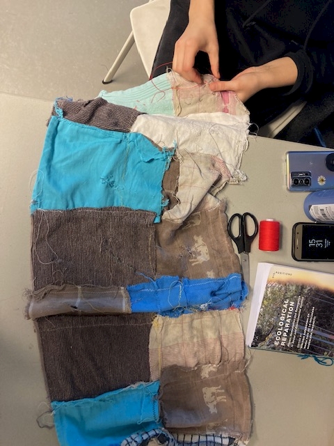 curious hands. space + sound in learning making Workshop. Make Do: Textile Repair and Processes of Maintenance. Ren Ewart. Photo: Imka Buurke.