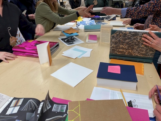 curious hands. space + sound in learning making Workshop. Touching Paper – Handling Books. Kristel Hunnersen & Veronica Peselmann. Photo: Imka Buurke.