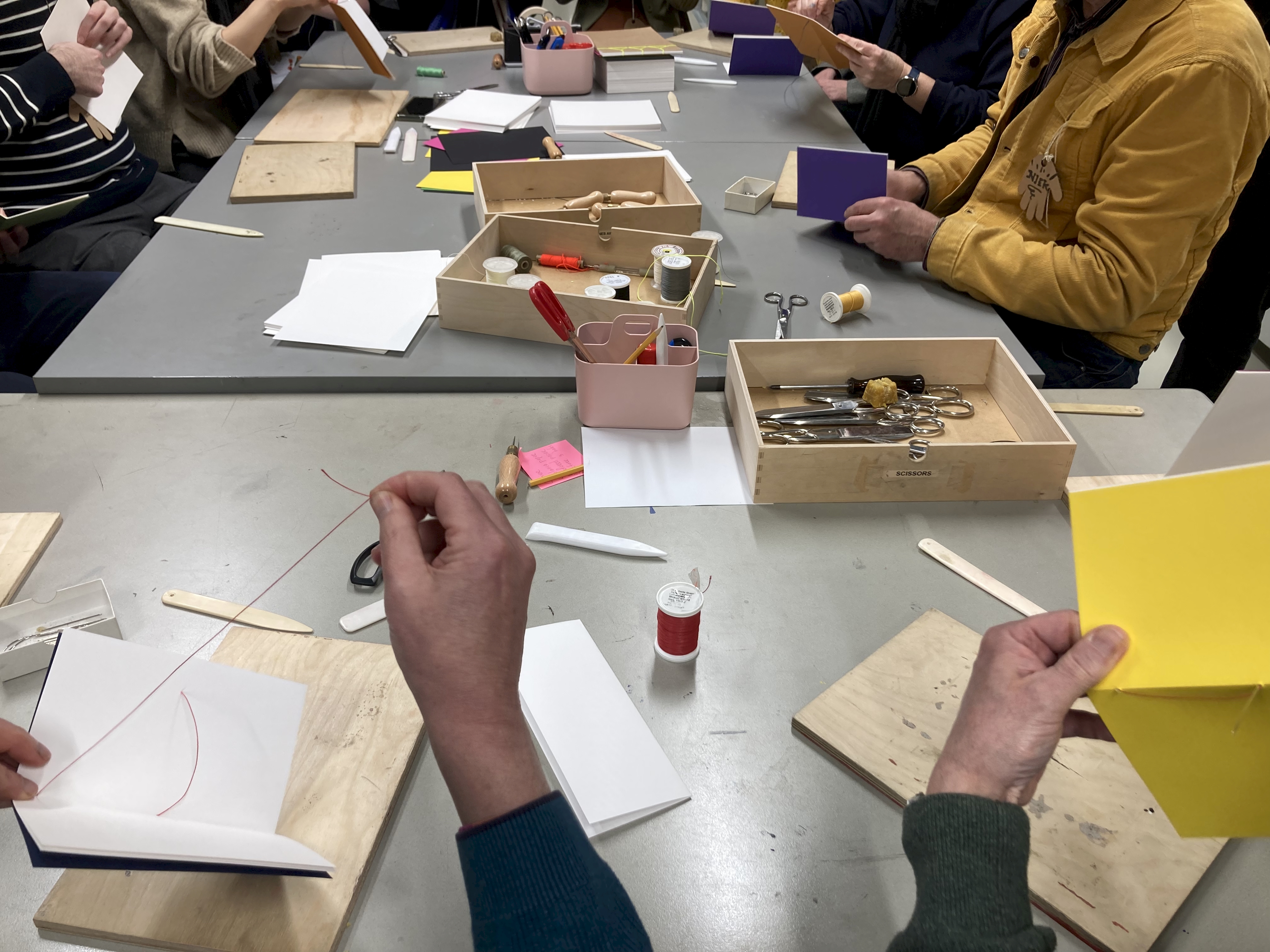 curious hands. space + sound in learning making Workshop. Touching Paper – Handling Books. Kristel Hunnersen & Veronica Peselmann. Photo: Imka Buurke.