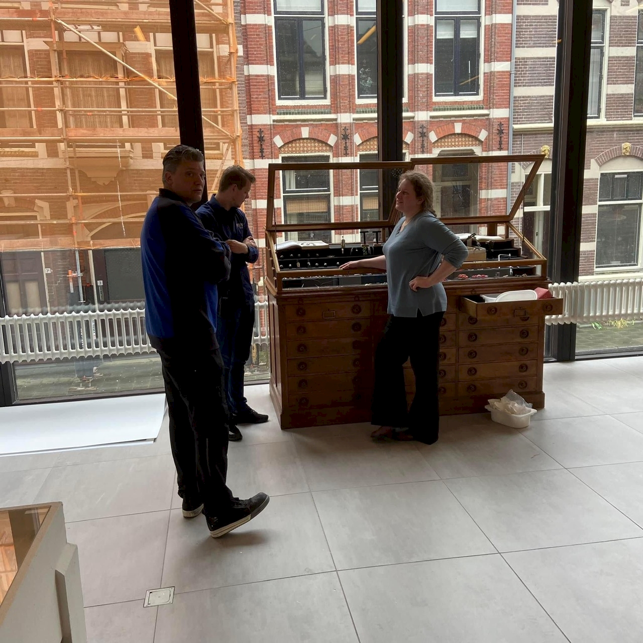 Knowing me. Knowing you. These are Curious Hands Making-Of Knowing Me. Knowing You. Nienke Vrenegoor.