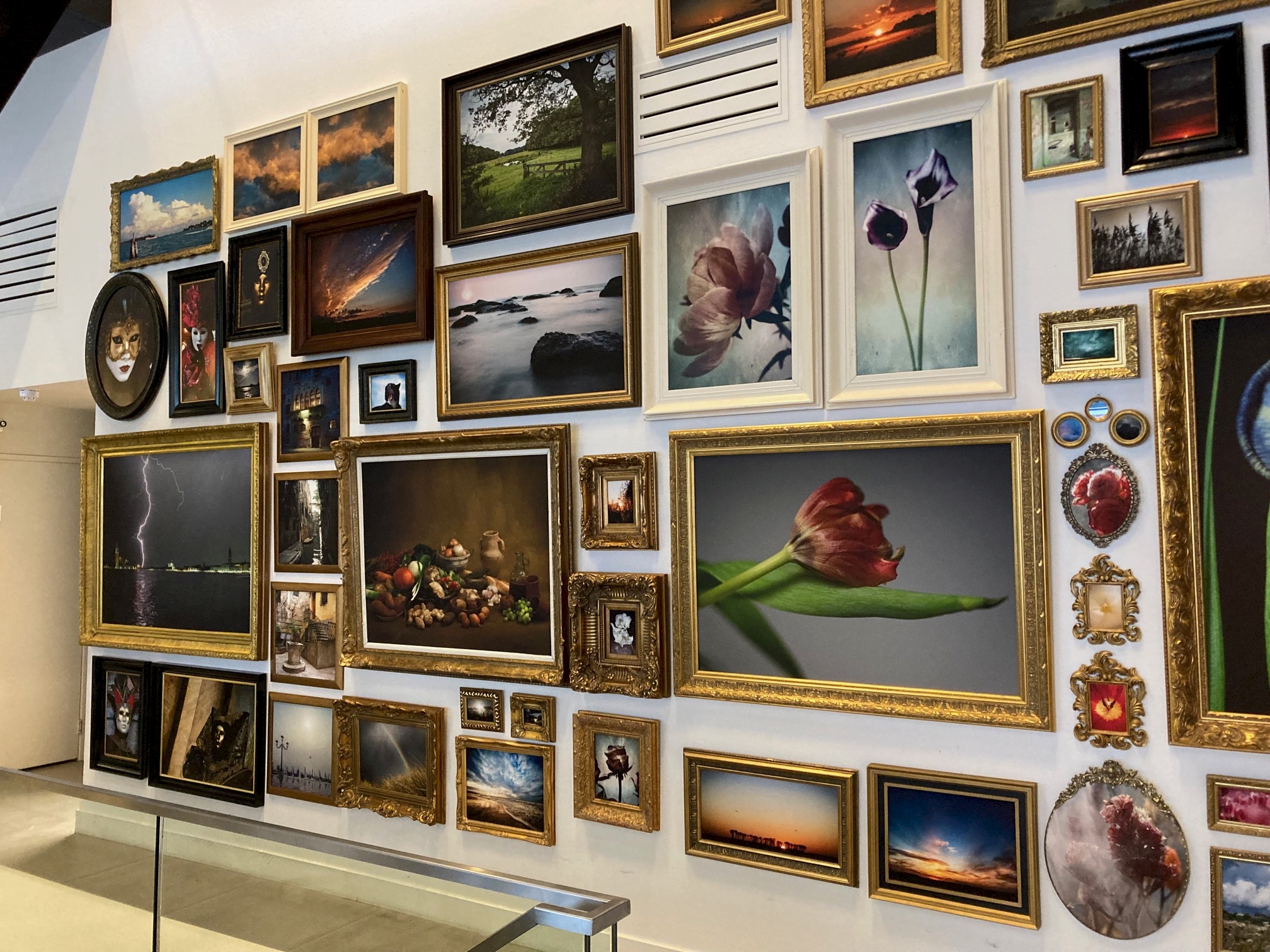 Knowing me. Knowing you. These are Curious Hands Exhibition View Knowing Me. Knowing You. Jelle de Groot.